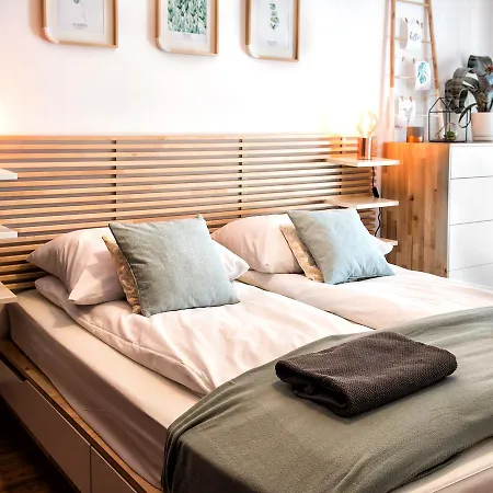 Amberhome Luxury