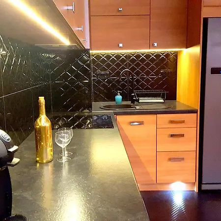 Amberhome Luxury