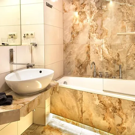 Amberhome Luxury *